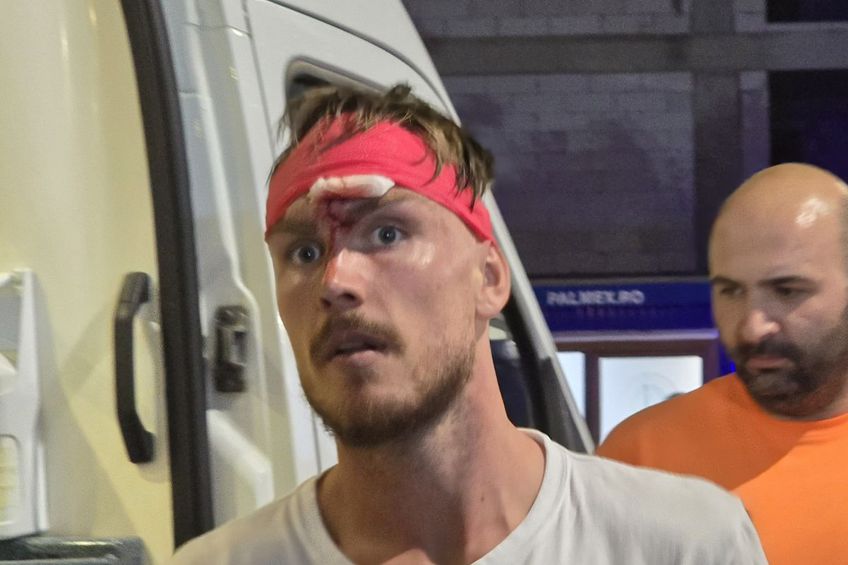 FOTO Ambulanța la stadion pentru doi jucători, după Oțelul Galați - Dinamo: unul singur a fost dus la spital