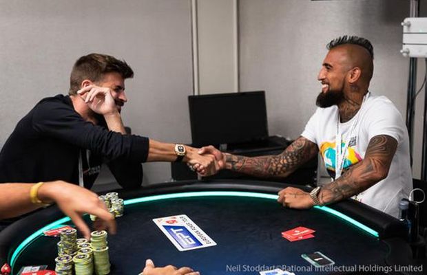 Ce lovitură! Gerard Pique și Arturo Vidal au câștigat jumătate de milion de euro la poker!