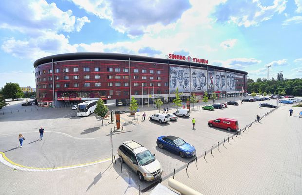 SLAVIA PRAGA - CFR CLUJ // Imagini inedite din Champions League: ajungi la meci dacă treci prin fast food!