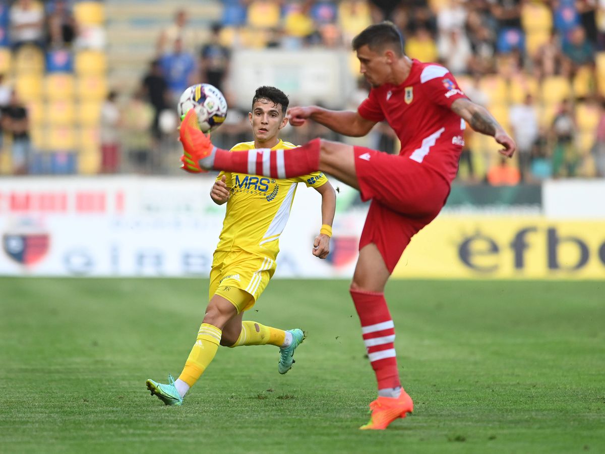 Petrolul și Mioveni, remiză fără goluri pe „Ilie Oană” » Ploieștenii rămân pe loc de play-off. Clasamentul ACUM