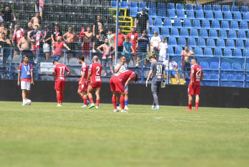 Dinamo a fost învinsă azi de Unirea Dej pe teren propriu, scor 2-3. Ovidiu Burcă, antrenorul „câinilor, nu dezarmează, în ciuda faptului că e contestat de fani.