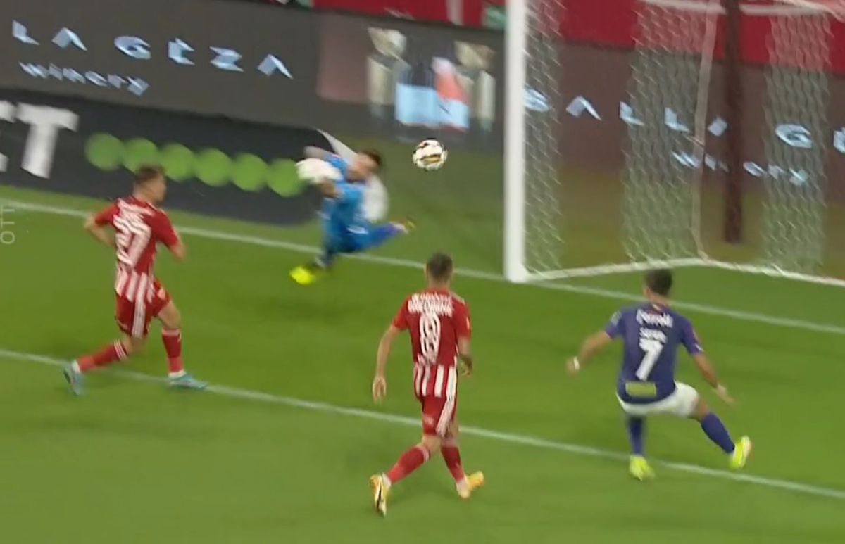 Gafă majoră a portarului care se cerea la națională » Cum a luat gol Niczuly în meciul cu Rapid