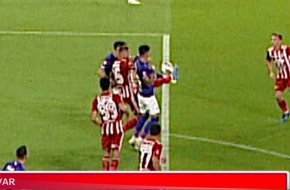 Sepsi - Rapid, întrerupt 6 minute pentru o decizie de arbitraj crucială » De ce a intervenit VAR