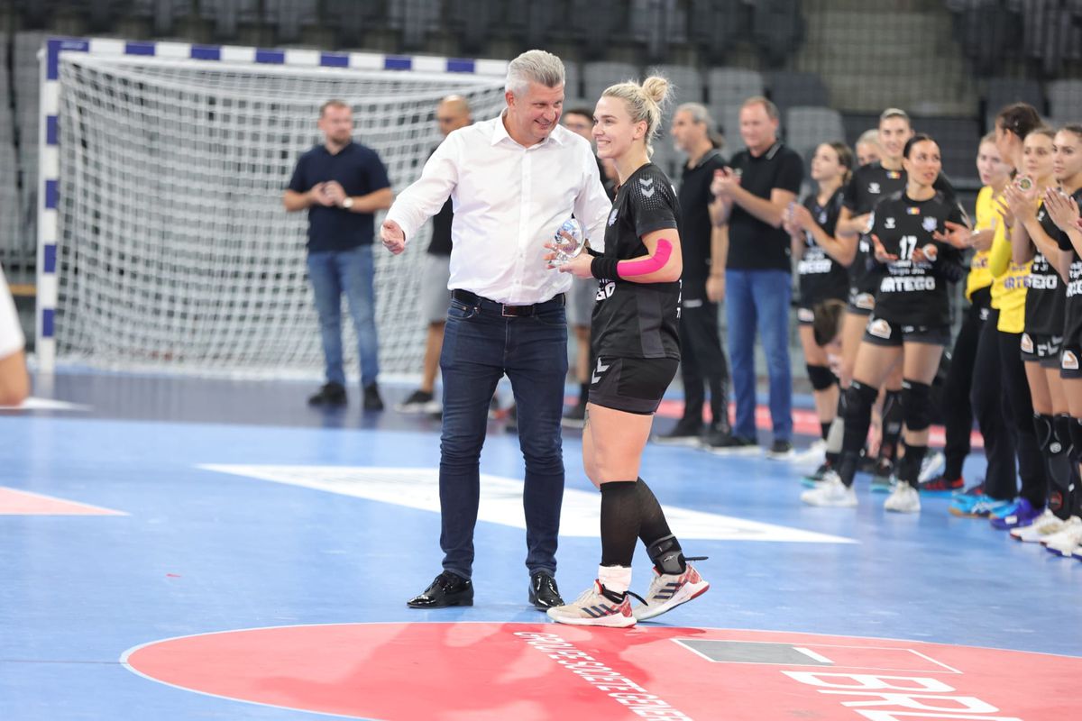 Imagini din finala mică a Supercupei României la handbal feminin, Brăila - Târgu Jiu