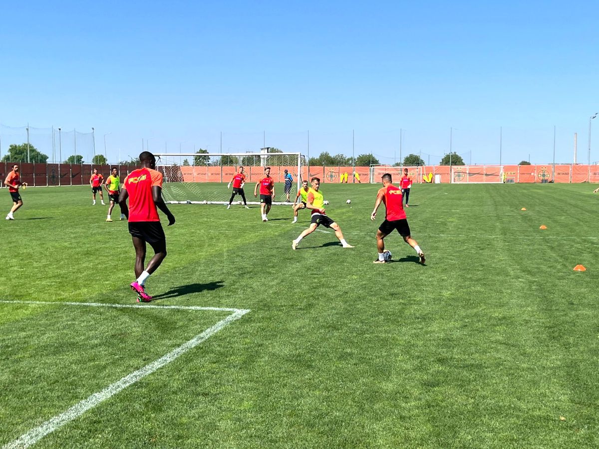 Antrenamentul lui FCSB înaintea meciului cu UTA Arad