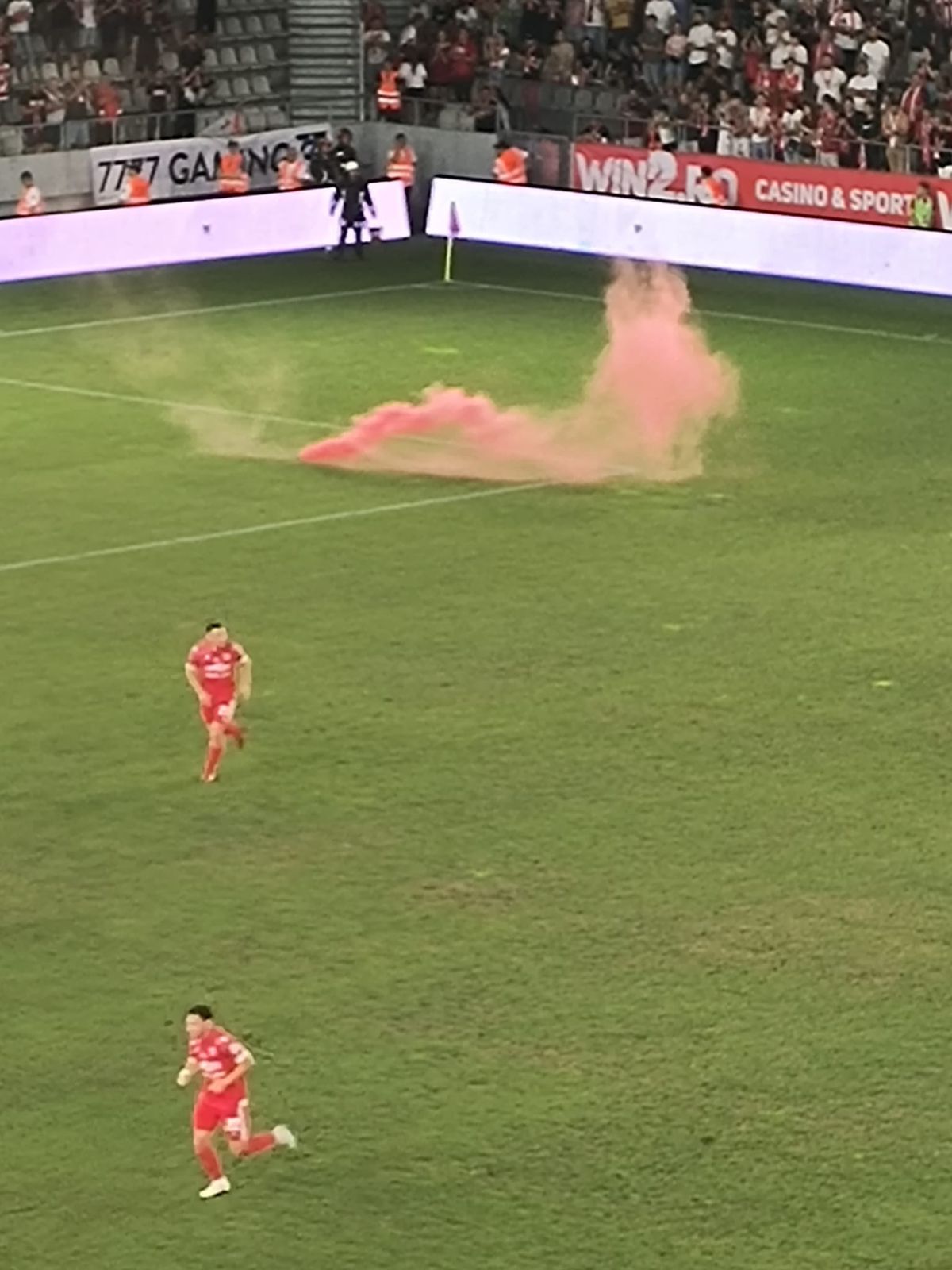 Complexul Sportiv Național „Arcul de Triumf” a taxat folosirea materialelor pirotehnice de la Dinamo - Petrolu