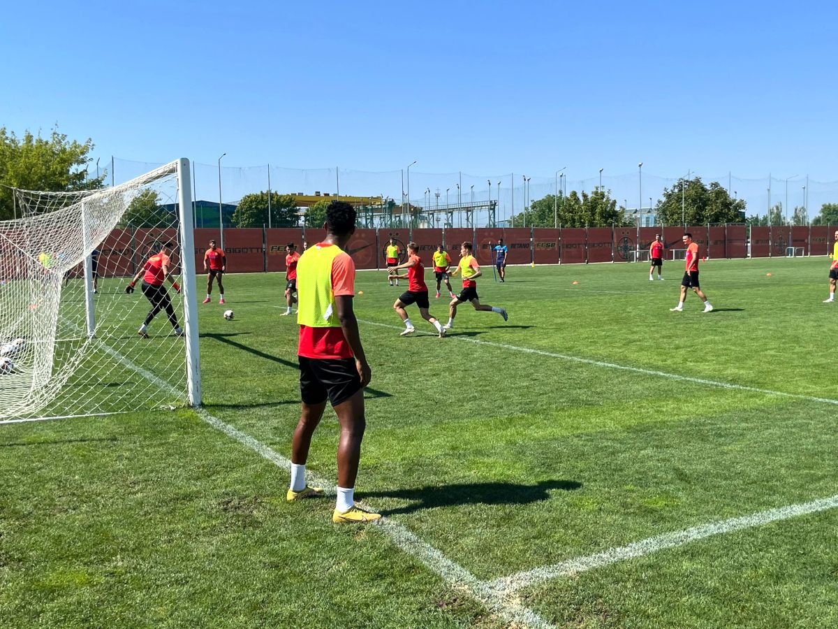 Antrenamentul lui FCSB înaintea meciului cu UTA Arad