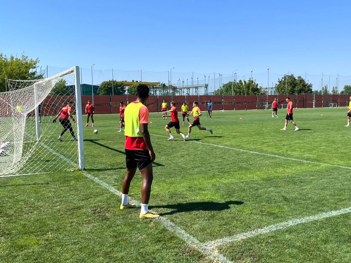Antrenamentul lui FCSB înaintea meciului cu UTA Arad