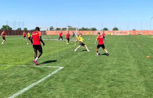 Surpriză la antrenamentul FCSB: cine s-a pregătit cu vicecampioana + Un fotbalist s-a accidentat și a ajuns direct la vestiare