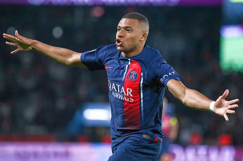 Kylian Mbappe, ovaționat la Paris. Foto: Imago Images