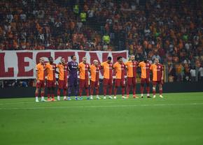 Mesajul incredibil apărut în peluză la un meci din play-off-ul Ligii Campionilor » În situații similare, UEFA a cerut intervenția imediată a organizatorilor