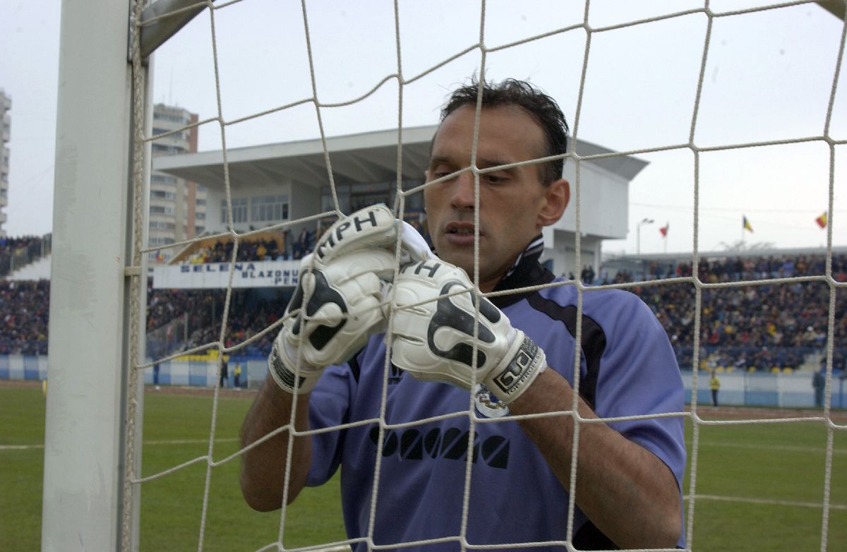 Florin Prunea și pumnul aplicat lui Claudiu Răducanu, în FCM Bacău - Steaua din 2003