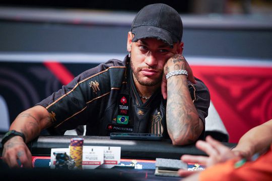 Neymar este un mare pasionat de poker (aici în Las Vegas, la un turneu) / Foto: Imago