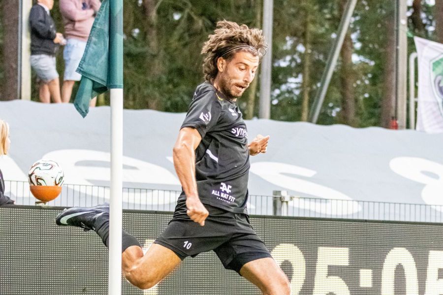 A semnat în Belgia și s-a destăinuit presei locale: „Mi se spunea «Messi al României». Hagi mă vedea decarul naționalei, dar m-a scos după 3 meciuri”