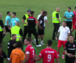 Scandal-monstru în Cupă, la Poli Timișoara - CS Dinamo » Alexa a intrat pe teren, „a sărit” la toată lumea! Bratu și-a împins propriii jucători: „Hai! Vin ăștia după noi!”