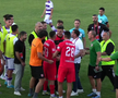 Scandal-monstru în Cupă, la Poli Timișoara - CS Dinamo » Alexa a intrat pe teren, „a sărit” la toată lumea! Bratu și-a împins propriii jucători: „Hai! Vin ăștia după noi!”