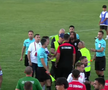 Scandal-monstru în Cupă, la Poli Timișoara - CS Dinamo » Alexa a intrat pe teren, „a sărit” la toată lumea! Bratu și-a împins propriii jucători: „Hai! Vin ăștia după noi!”