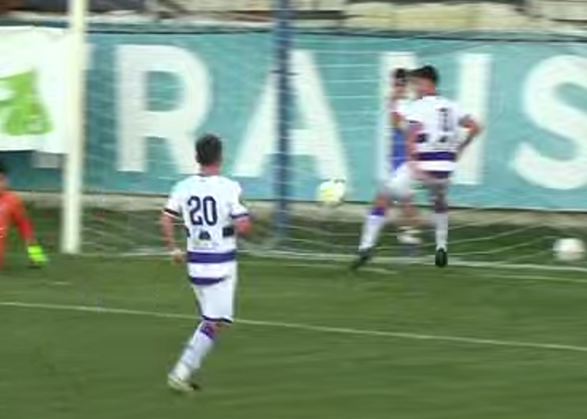 Scandal-monstru în Cupă, la Poli Timișoara - CS Dinamo » Alexa a intrat pe teren, „a sărit” la toată lumea! Bratu și-a împins propriii jucători: „Hai! Vin ăștia după noi!”