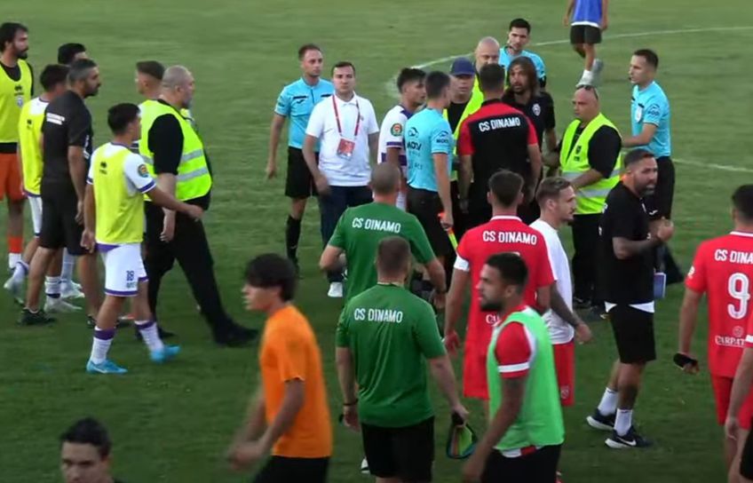 Moment extrem de tensionat în finalul partidei dintre Politehnica Timișoara și CS Dinamo, din play-off-ul pentru accederea în grupele Cupei României. Dan Alexa, tehnicianul bănățenilor, a avut o criză de nervi, fiind cu greu calmat.