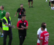 Scandal-monstru în Cupă, la Poli Timișoara - CS Dinamo » Alexa a intrat pe teren, „a sărit” la toată lumea! Bratu și-a împins propriii jucători: „Hai! Vin ăștia după noi!”