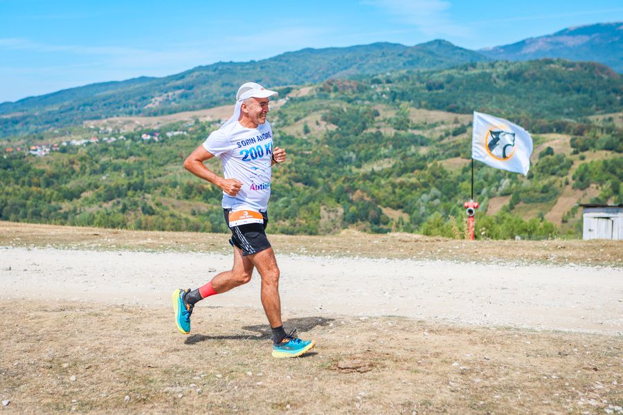 O buclă de 6,8 kilometri care se repetă la nesfârșit – conceptul unui ultramaraton organizat în Dâmbovița la finalul acestei săptămâni