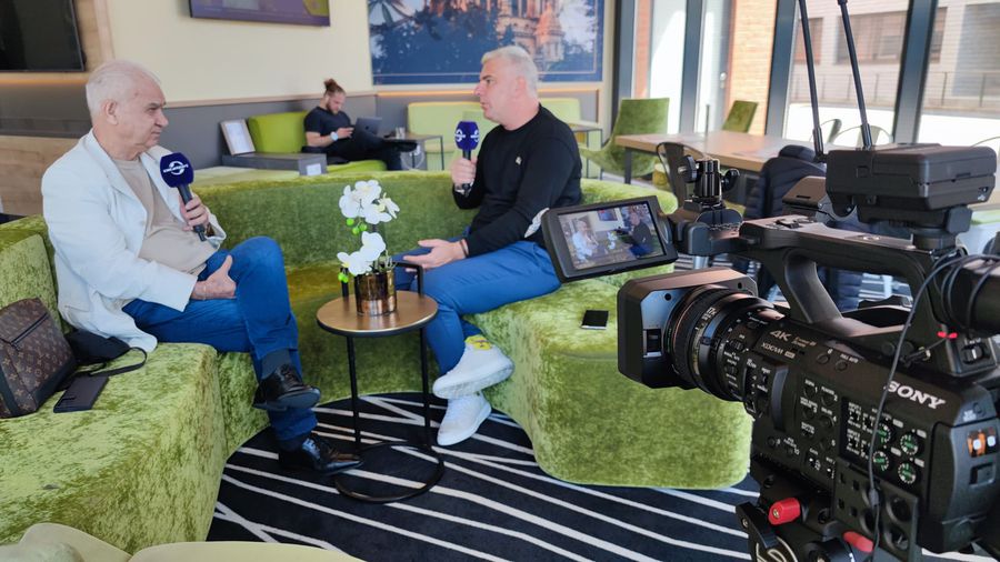 Dan Filoti într-un interviu cu Anghel Iordănescu, fost antrenor și în Giulești. Sursa: facebook/dan.filoti Moderator TV, martor pentru Rapid la TAS spre a nu-i da banii secundului Craiovei! » „Ne-a ajutat și-n dosarele câștigate cu Tibi Bălan și Păcurar”