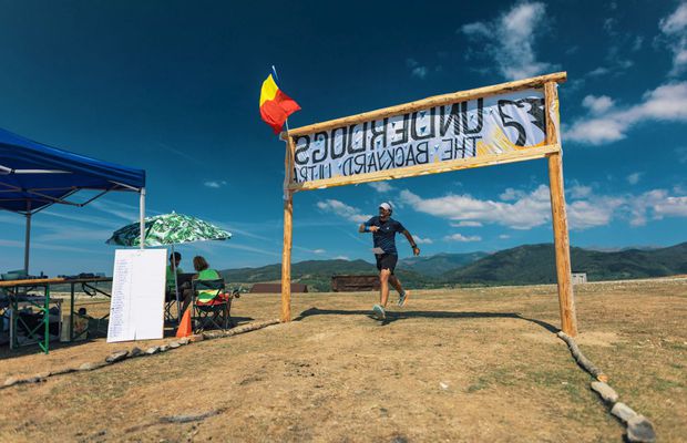 O buclă de 6,8 kilometri care se repetă la nesfârșit – conceptul unui ultramaraton organizat în Dâmbovița la finalul acestei săptămâni