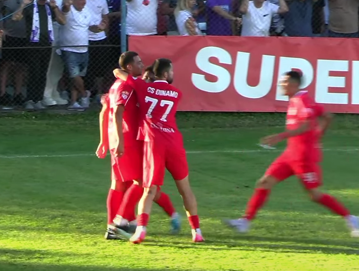 Scandal-monstru în Cupă, la Poli Timișoara - CS Dinamo » Alexa a intrat pe teren, „a sărit” la toată lumea! Bratu și-a împins propriii jucători: „Hai! Vin ăștia după noi!”