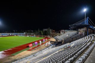 S-au calificat în grupa de Liga Campionilor, dar n-au stadion » Copaci în loc de peluze