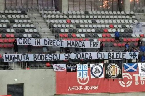 Mesaj jignitor afișat de suporterii Farului