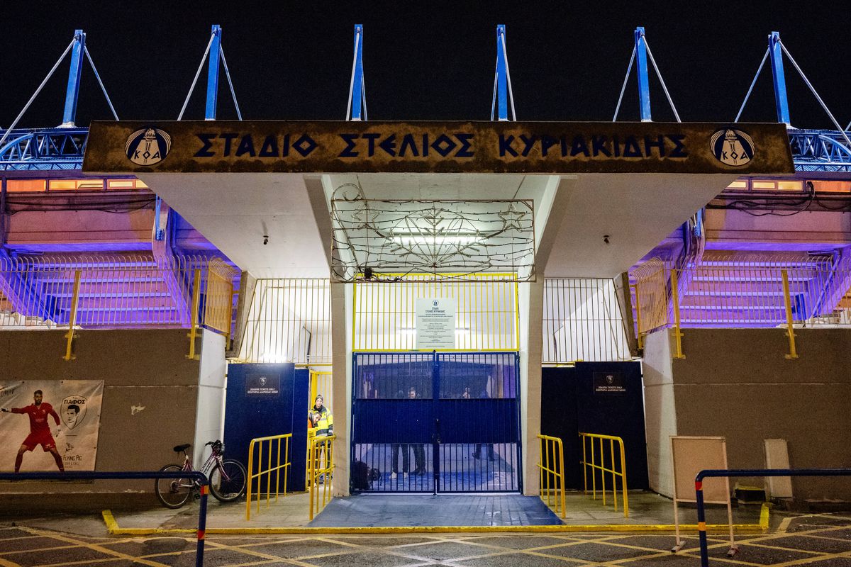 S-au calificat în grupa de Liga Campionilor, dar n-au stadion » Copaci în loc de peluze