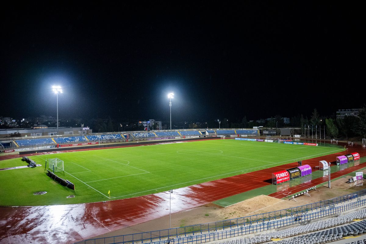 S-au calificat în grupa de Liga Campionilor, dar n-au stadion » Copaci în loc de peluze