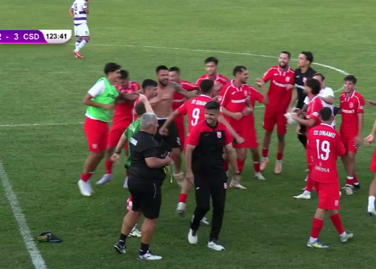Scandal-monstru în Cupă, la Poli Timișoara - CS Dinamo » Alexa a intrat pe teren, „a sărit” la toată lumea! Bratu și-a împins propriii jucători: „Hai! Vin ăștia după noi!”