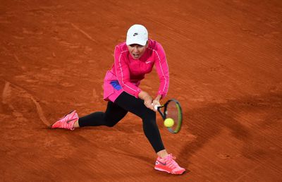 FOTO Frigul din Paris a speriat-o pe Simona Halep! Cum s-a afișat jucătoarea de tenis la primul meci de la Roland Garros