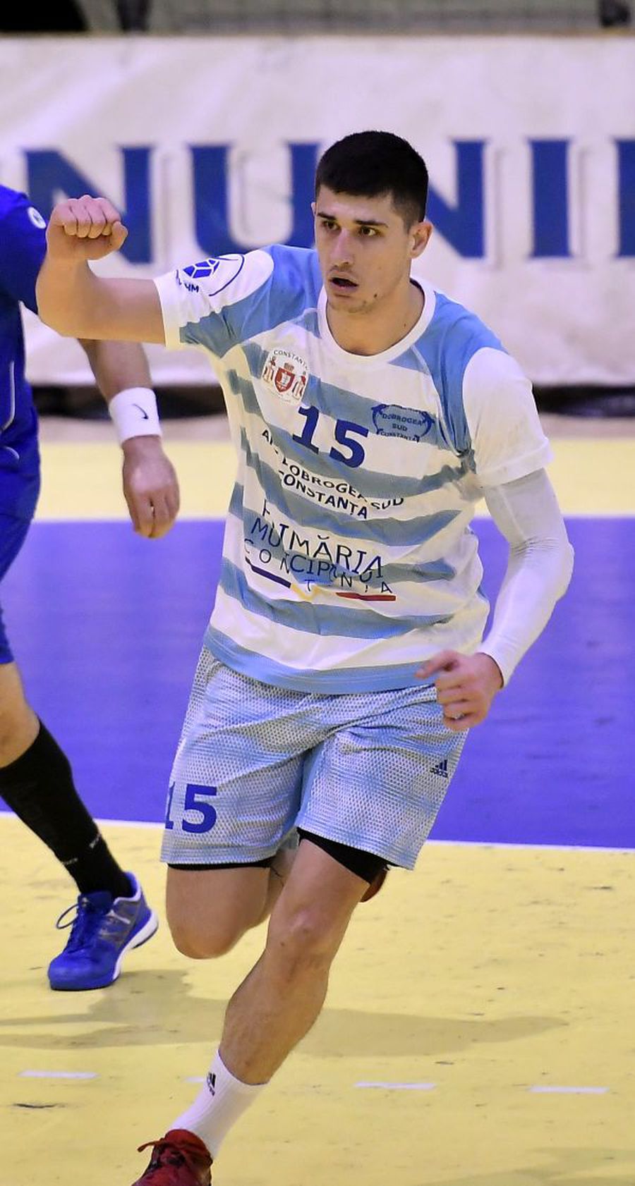 Nikola Crnoglavac FOTO sportpictures.eu Liga Zimbrilor tinde să devină Liga COVID-19! Foarte multe cazuri descoperite în handbalul românesc » Focar la turneul organizat de FRH?
