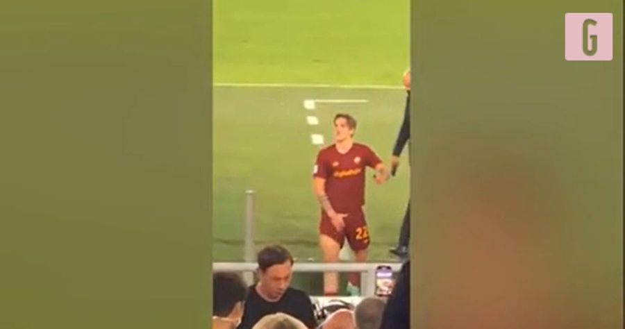 Zaniolo, arătând gesturi obscene Gest golănesc la „Derby della Capitale” » Momentul când Zaniolo i-a înfuriat pe fanii lui Lazio