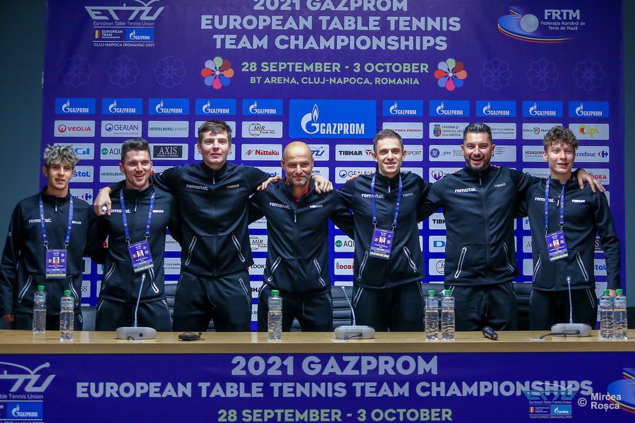 Echipa masculină a României la conferința de presă de marți FOTO FRTM Fetele din echipa feminină de tenis de masă, înainte de Campionatul European de la Cluj-Napoca: „Să sperăm într-un rezultat cât mai bun, aurul