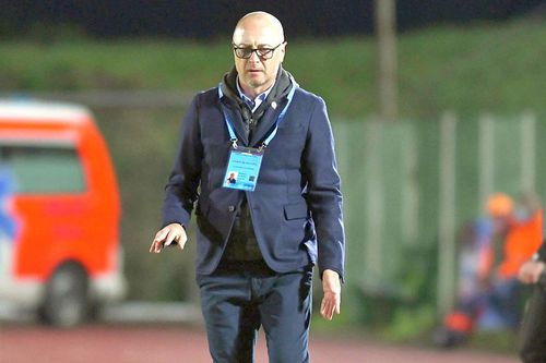 Gaz Metan Mediaș și Sepsi Sf. Gheorghe au remizat, scor 0-0, în runda cu numărul 10 din Liga 1. Leo Grozavu (54 de ani), antrenorul covăsnenilor, cere răbdare din partea conducerii și se plânge de lipsa de inspirație din ultima treime.