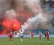 Fanii olteni s-au dat în spectacol în debutul disputei cu Dinamo! Ce s-a întâmplat în tribunele arenei „Ion Oblemenco”