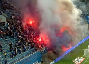 Fanii olteni s-au dat în spectacol în debutul disputei cu Dinamo! Ce s-a întâmplat în tribunele arenei „Ion Oblemenco”