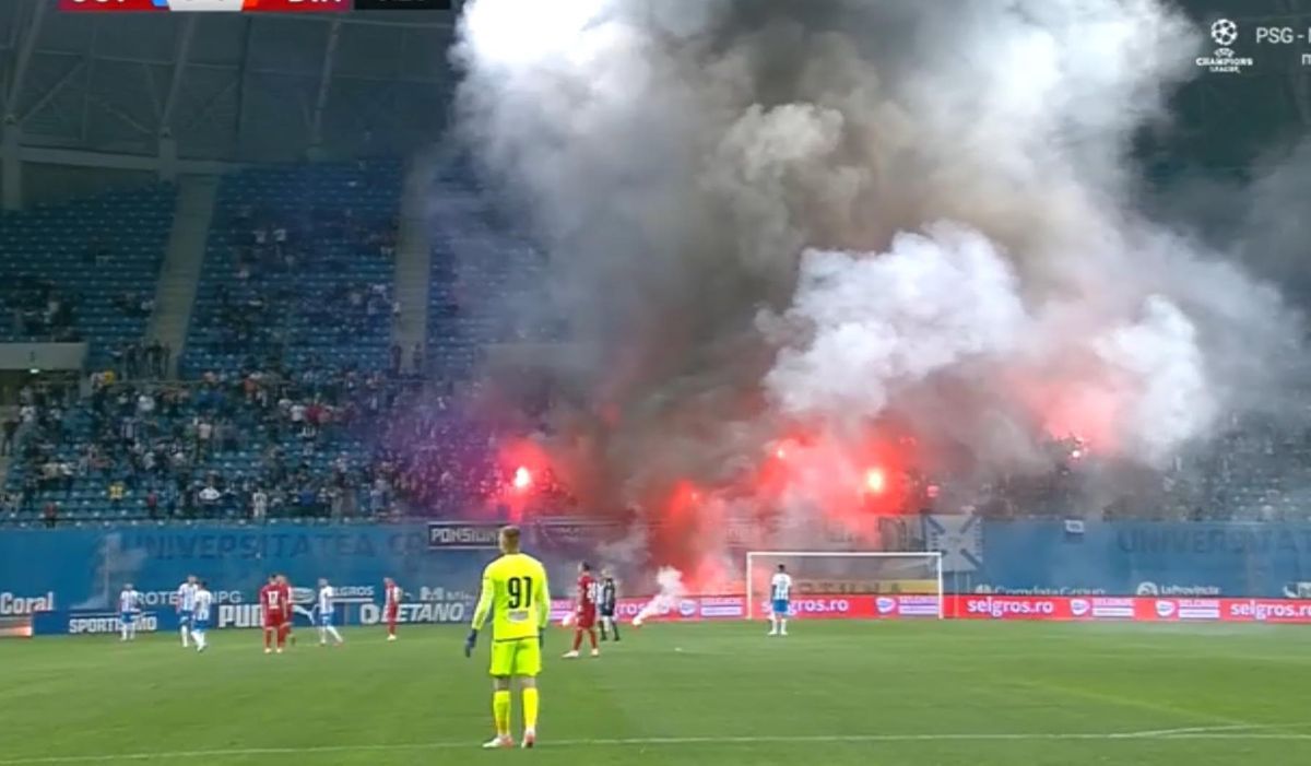 Fanii olteni s-au dat în spectacol în debutul disputei cu Dinamo! Ce s-a întâmplat în tribunele arenei „Ion Oblemenco”