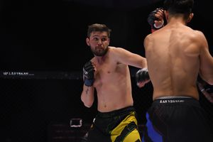 Fostul portar de la Steaua și Rapid a intrat în ringul de MMA » Ce s-a întâmplat la lupta cu Marius Crăciun, de la RXF 42