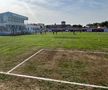 Gazonul de la Tunari s-a prezentat în condiții deplorabile / foto: Andrei Petrescu (Gazeta Sporturilor)