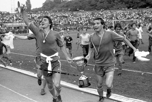 Aurel Țicleanu, dreapta, după câștigarea Cupei României