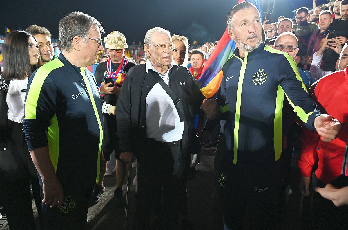 Spectator de seamă la FC Bihor - FCSB: Emeric Ienei, aplaudat la scenă deschisă de 11.000 de oameni