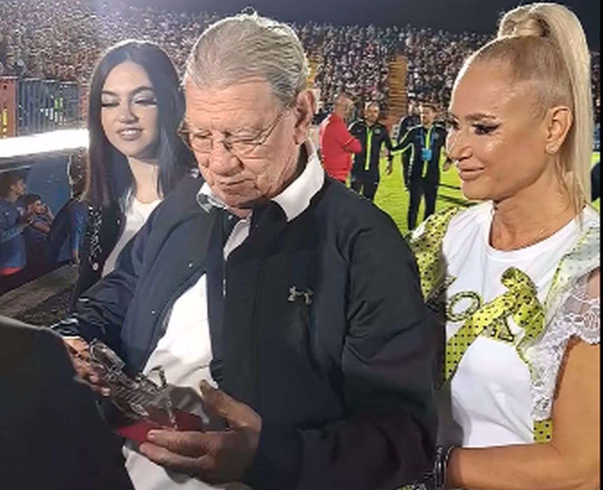 Surpriză mare anunțată de FCSB » Ce echipament va îmbrăca la derby-ul cu CFR Cluj