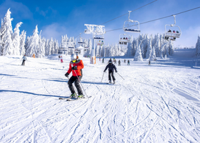 Se apropie sezonul taberelor de ski pentru copii: aventură, zăpadă și distracție la maxim