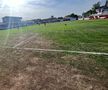 Gazonul de la Tunari s-a prezentat în condiții deplorabile / foto: Andrei Petrescu (Gazeta Sporturilor)