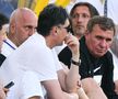 Gică Hagi și Gică Popescu, în dreapta, respectiv în stânga imaginii, n-au tolerat prea bine eșecul cu FC Volntari (foto: Cristi Preda)