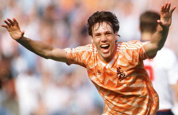 Marele Van Basten nu i-a inclus pe Messi și Ronaldo în top 3 cei mai buni fotbaliști din istorie